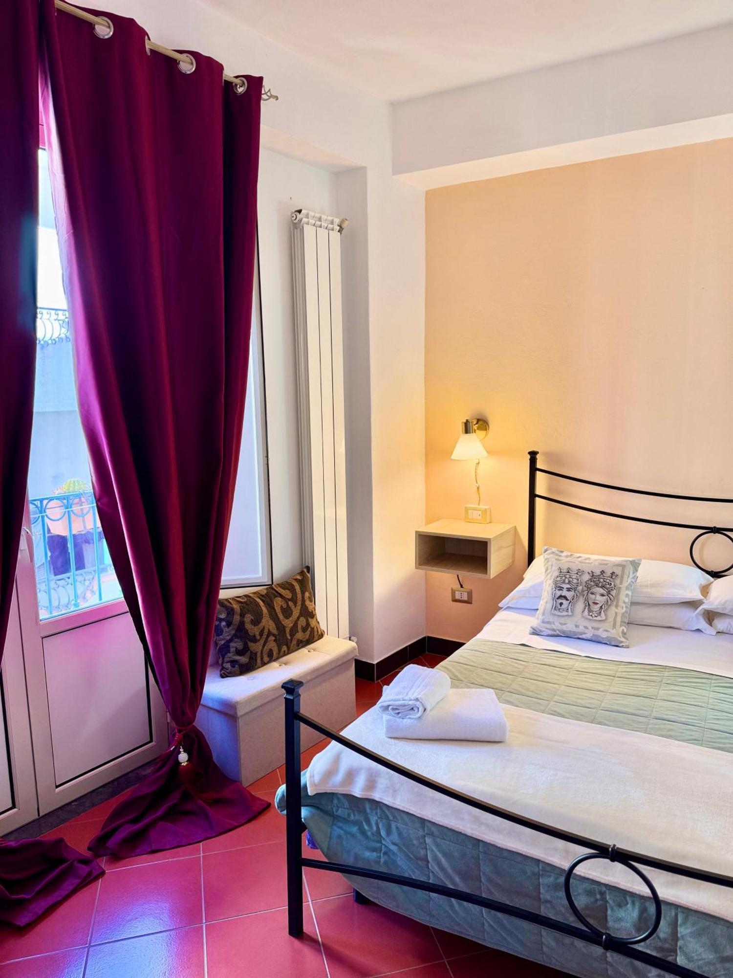 Taormina'S Sun Bed & Breakfast Exterior photo
