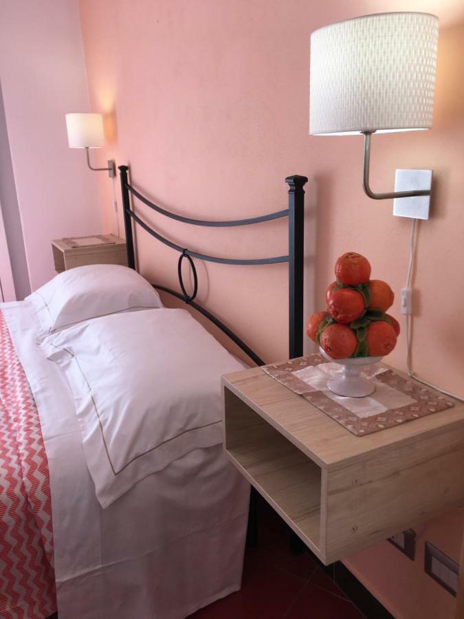 Taormina'S Sun Bed & Breakfast Exterior photo
